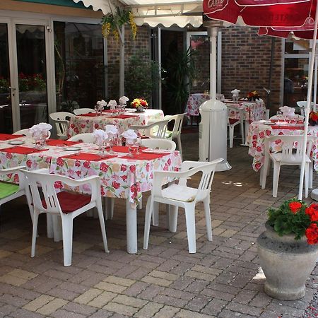 Hotel Les Deux Sapins Cailly-sur-Eure Zewnętrze zdjęcie