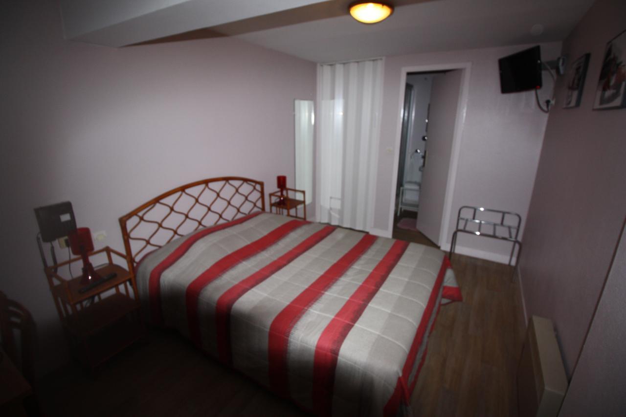 Hotel Les Deux Sapins Cailly-sur-Eure Pokój zdjęcie