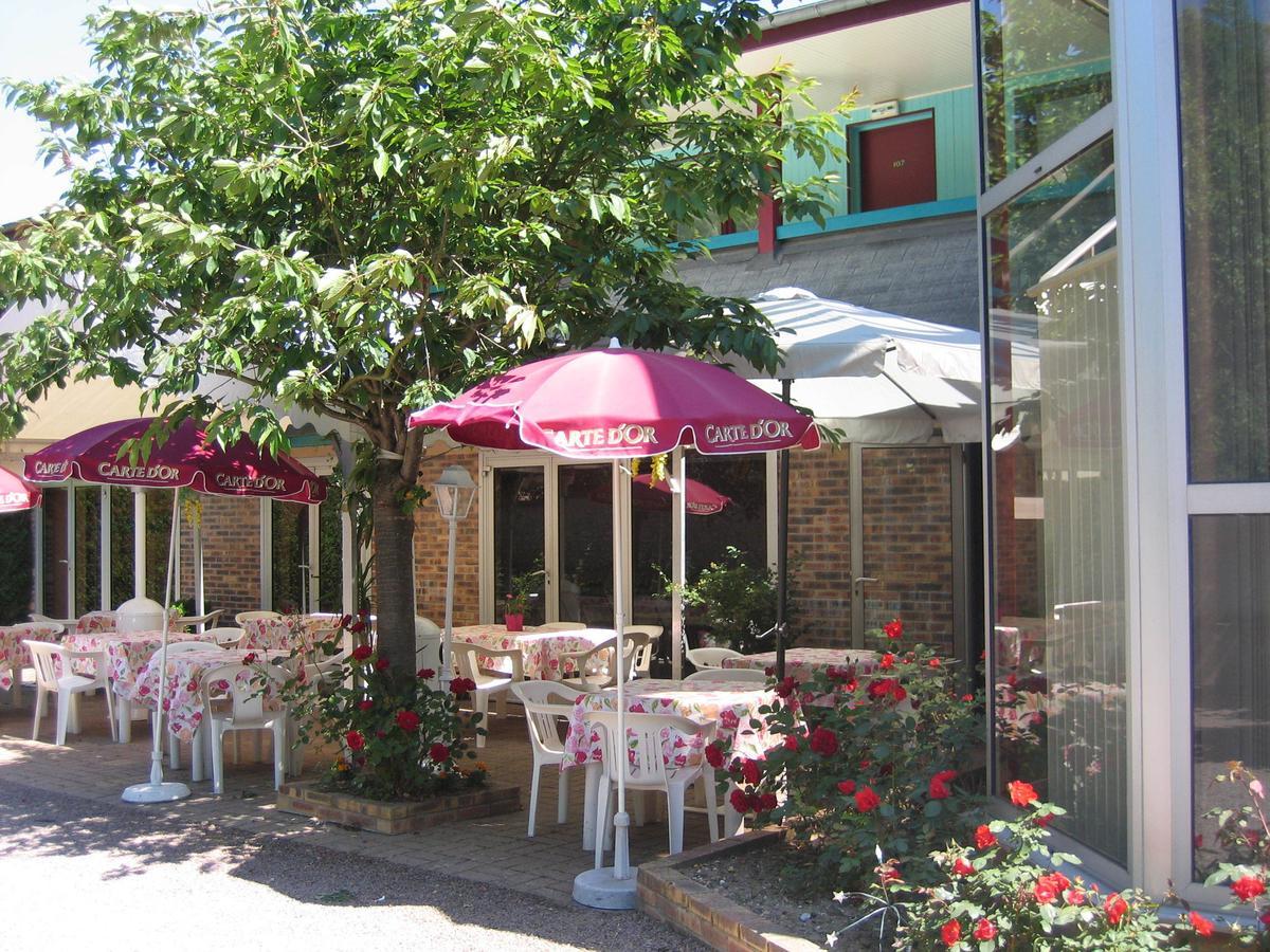 Hotel Les Deux Sapins Cailly-sur-Eure Zewnętrze zdjęcie