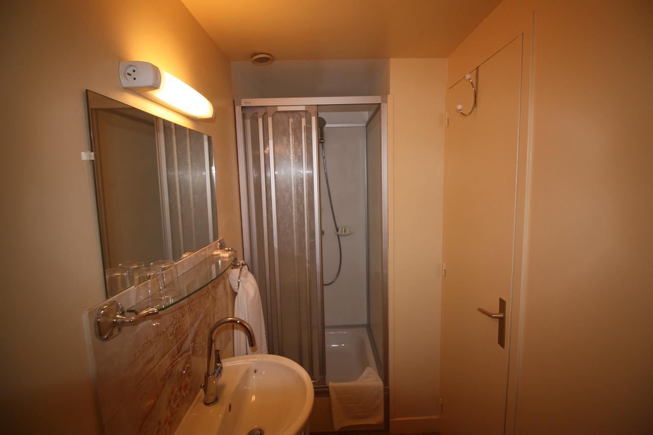 Hotel Les Deux Sapins Cailly-sur-Eure Zewnętrze zdjęcie