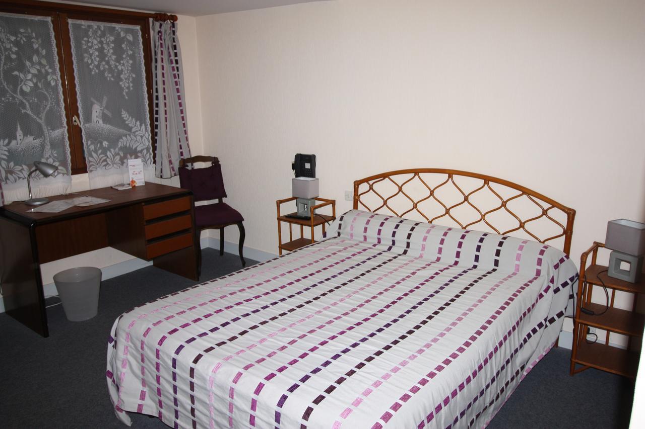 Hotel Les Deux Sapins Cailly-sur-Eure Zewnętrze zdjęcie
