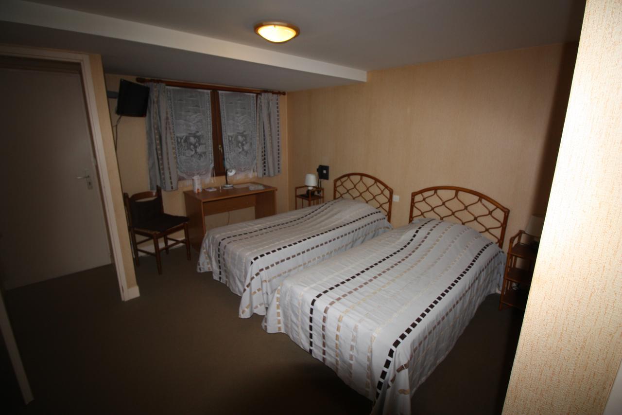 Hotel Les Deux Sapins Cailly-sur-Eure Zewnętrze zdjęcie